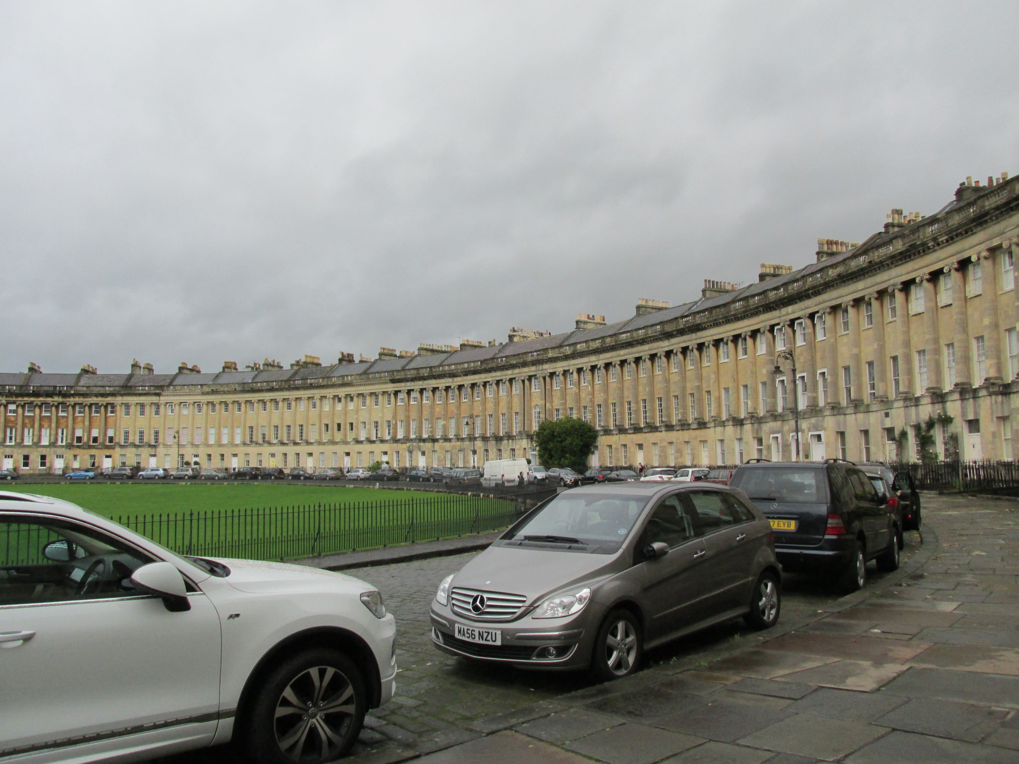 The cars take away a bit of the elegance of the image, but still an elegant view.