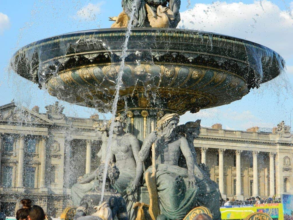 Fountain in Place de al Concorde