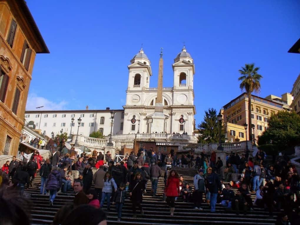 Crowds at the Spanish Steps. Going up! 